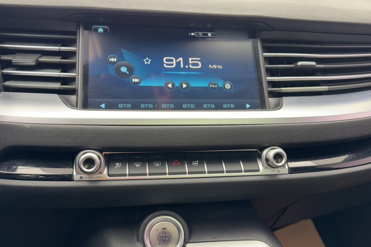 哈弗H6 2017款 蓝标 2.0T 自动两驱智尚型中控内饰7007