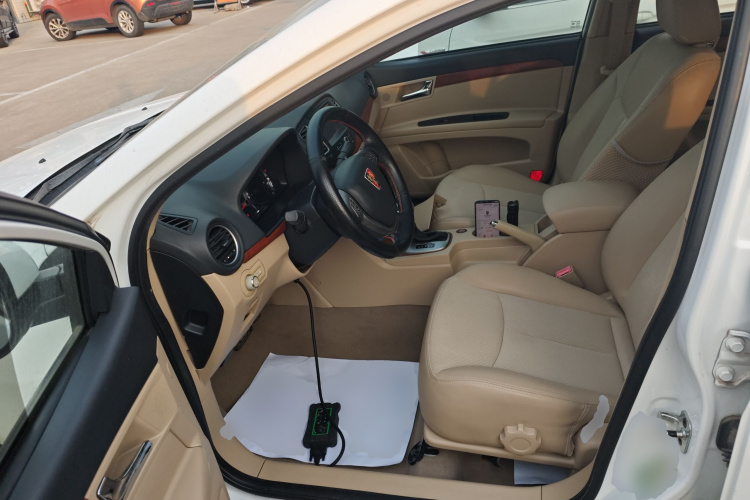 荣威350 2014款 1.5L 自动迅悦版中控内饰20