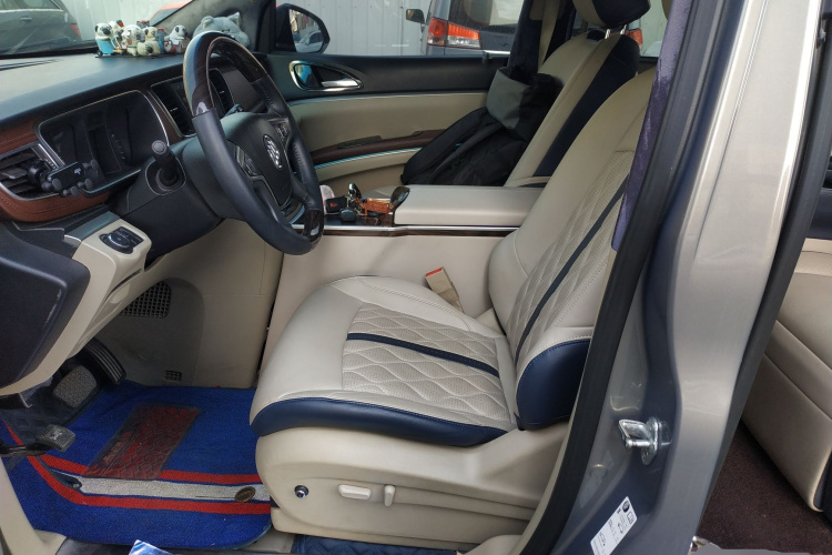 别克GL8 2018款 28T 舒适型 国VI中控内饰19