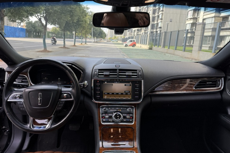 林肯大陆 2018款 2.0T 两驱尊享版中控内饰7008