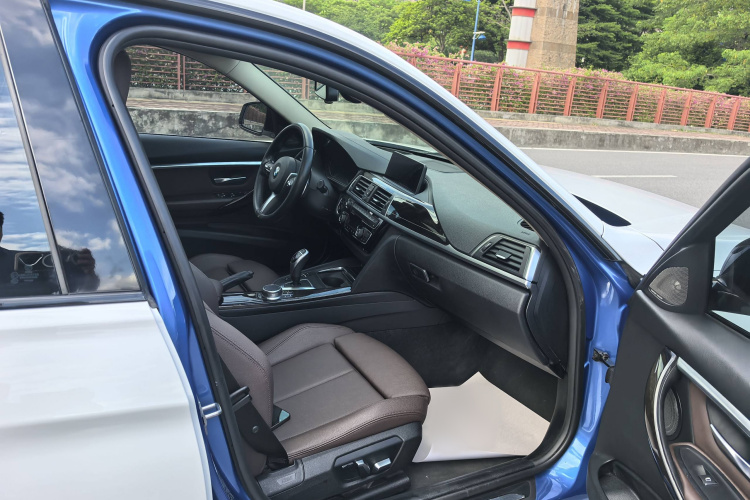 宝马3系 2019款 320Li M运动曜夜版中控内饰7013