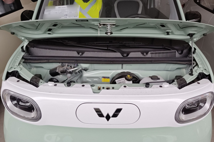 五菱汽车 宏光MINIEV 2024款 第三代 215km 青春版机舱底盘24