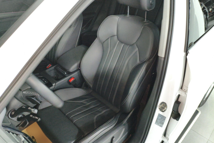 奥迪Q5L 2022款 40T 豪华动感型中控内饰19