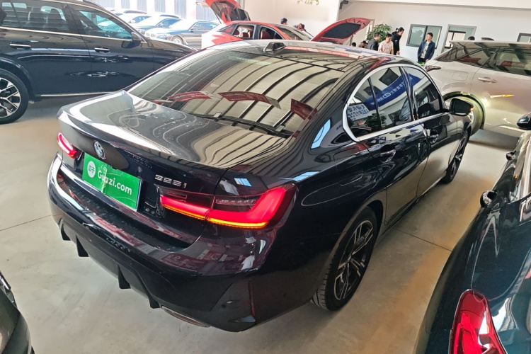 宝马3系 2024款 325i M运动套装车身外观6005