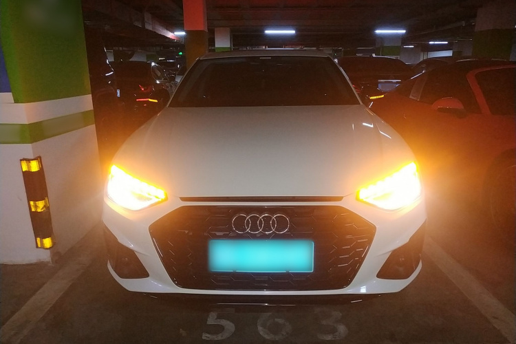 奥迪A4L 2022款 40 TFSI 豪华动感型车身外观2