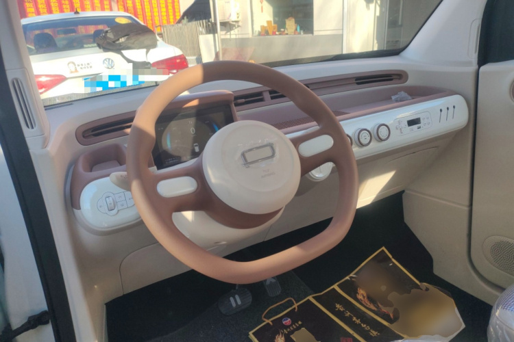 奔腾小马 2025款 222km 灵动马中控内饰12