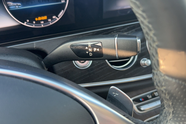 奔驰E级 2017款 E 200 L 运动型 4MATIC局部细节18