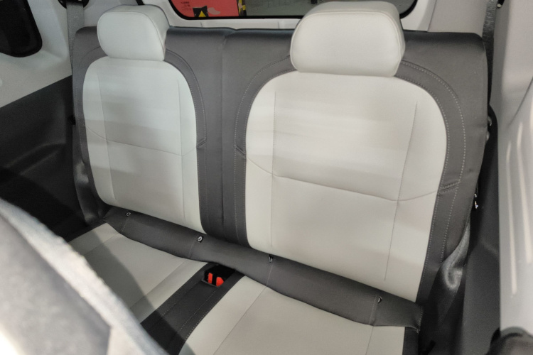 吉利银河 2025款 210km 熊猫骑士中控内饰7004