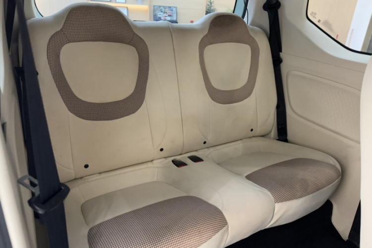 五菱汽车 宏光MINIEV 2024款 第三代 170km中控内饰7005