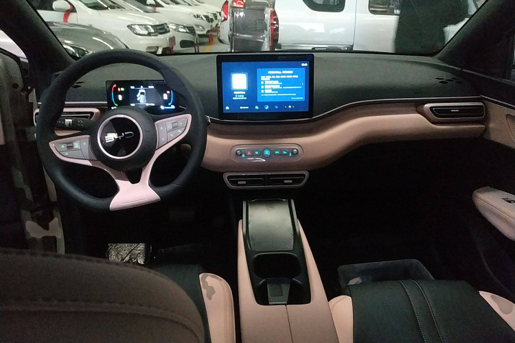 比亚迪 海鸥 2025款 智驾版 305km 活力版中控内饰12