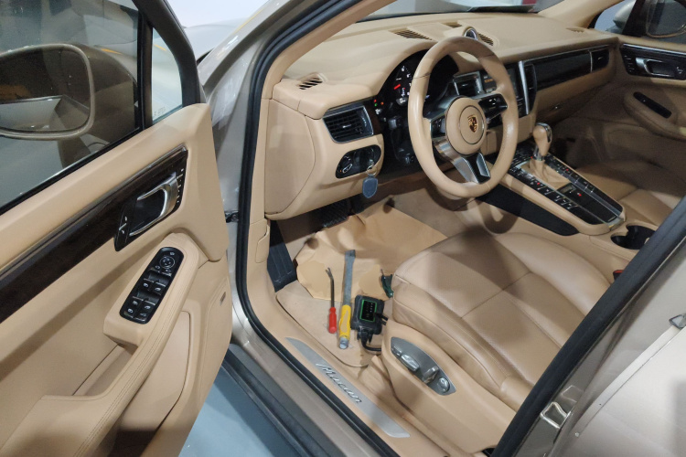 保时捷 2014款 Macan 2.0T中控内饰7003