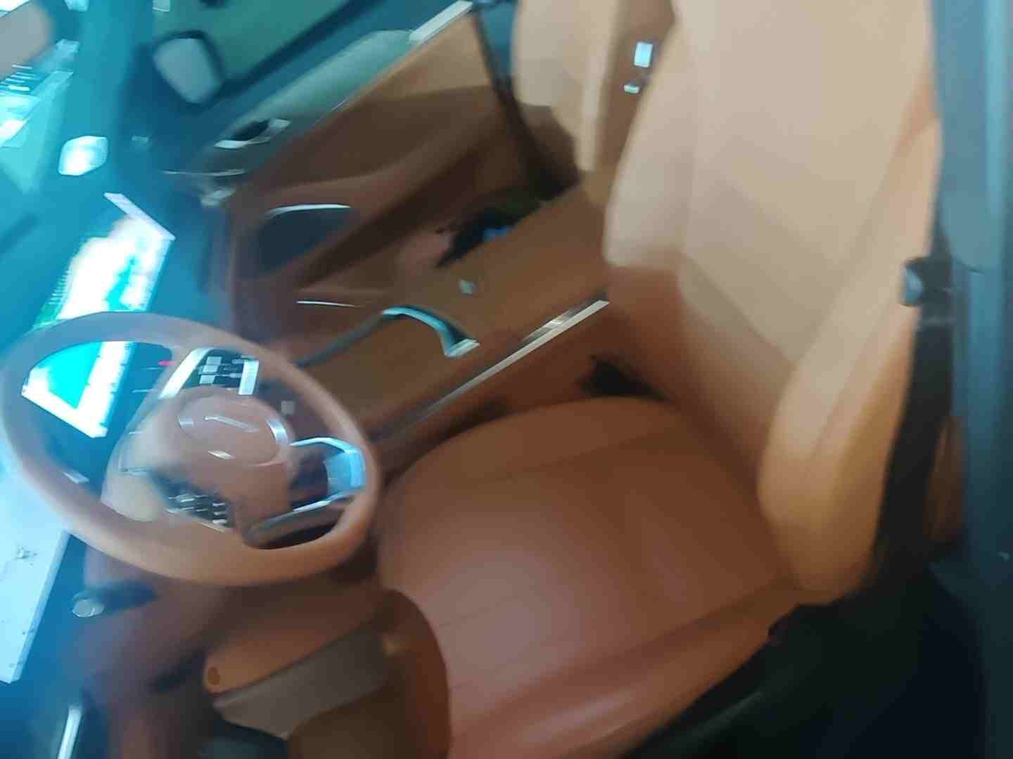 车辆左侧前座椅展示