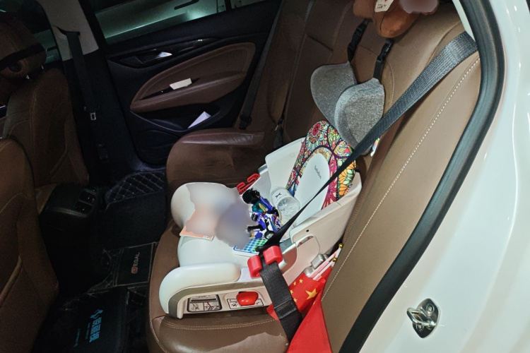 别克 君威 2019款 20T 精英型 国V中控内饰7004