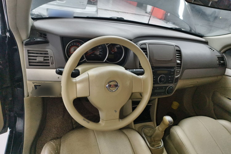 日产 轩逸 2012款 经典 1.6XE 手动舒适版中控内饰12