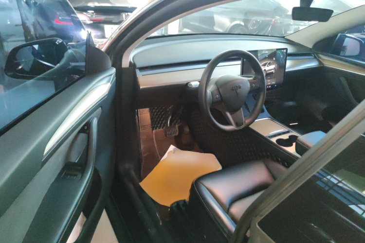 特斯拉 Model Y 2022款 后轮驱动版中控内饰7003
