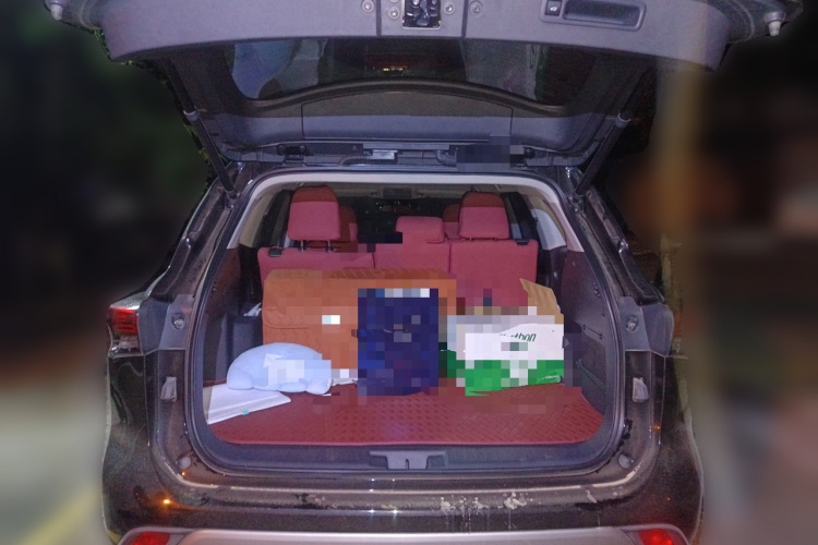 丰田 汉兰达 2024款 2.5L智能电混双擎两驱精英版 5座中控内饰23