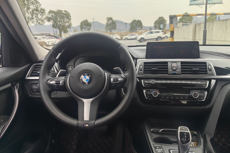 宝马3系 2019款 320Li M运动套装中控内饰7003