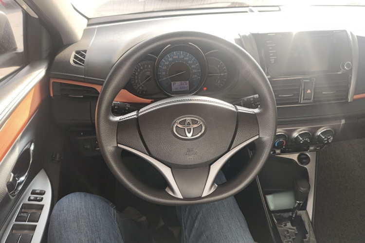 丰田 YARiS L 致炫 2016款 1.5E 自动劲速版中控内饰13