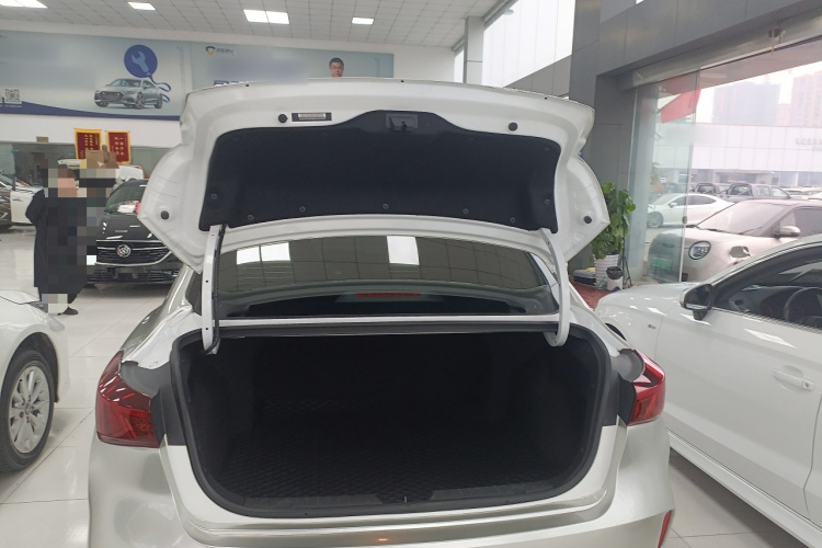 长安 逸动 2023款 畅享版 PLUS 蓝鲸NE 1.4T GDI DCT尊贵版机舱底盘23