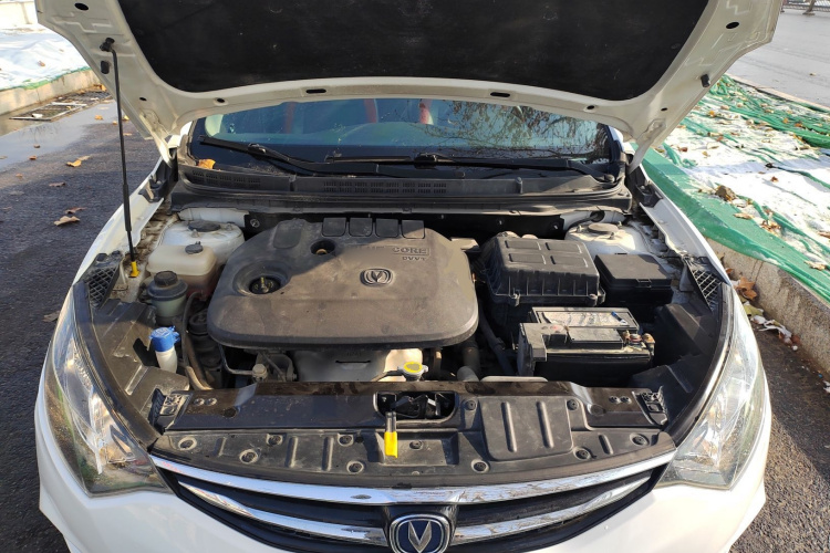 长安 逸动 2016款 XT 1.6L 手动俊酷型机舱底盘24