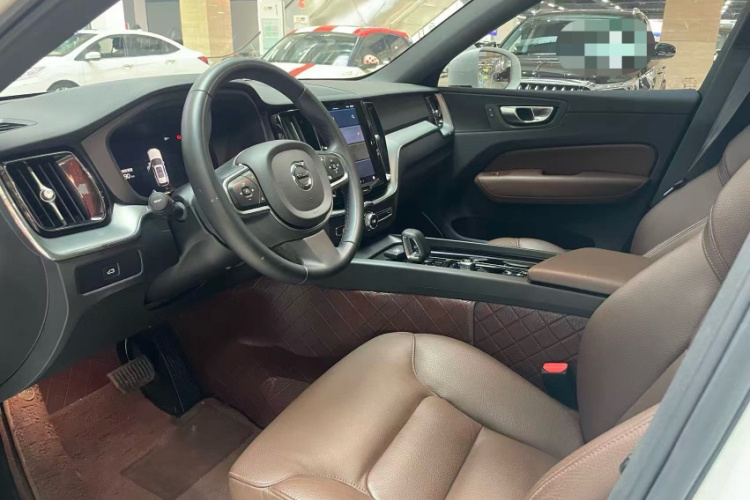 沃尔沃XC60 2023款 B5 四驱智逸豪华版中控内饰7002