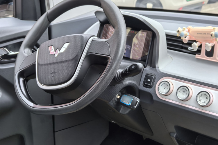 五菱汽车 宏光MINIEV 2021款 马卡龙时尚款 磷酸铁锂中控内饰7001