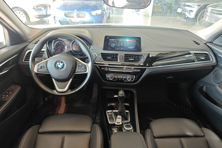 宝马1系 2019款 118i M运动套装中控内饰12