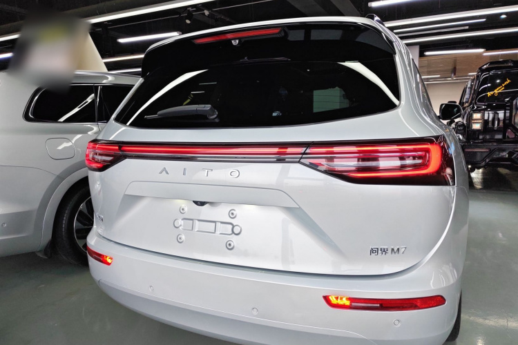 鸿蒙智行 问界M7 2024款 1.5T 智驾四驱Max版 6座车身外观6