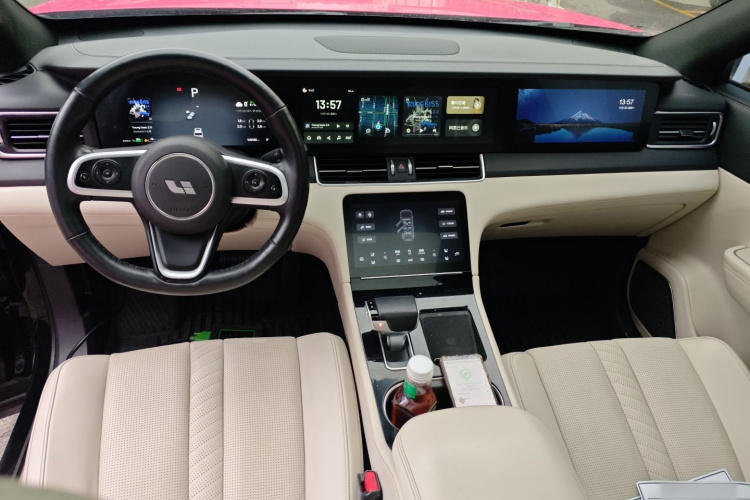 理想汽车 理想ONE 2020款 增程6座版中控内饰7002