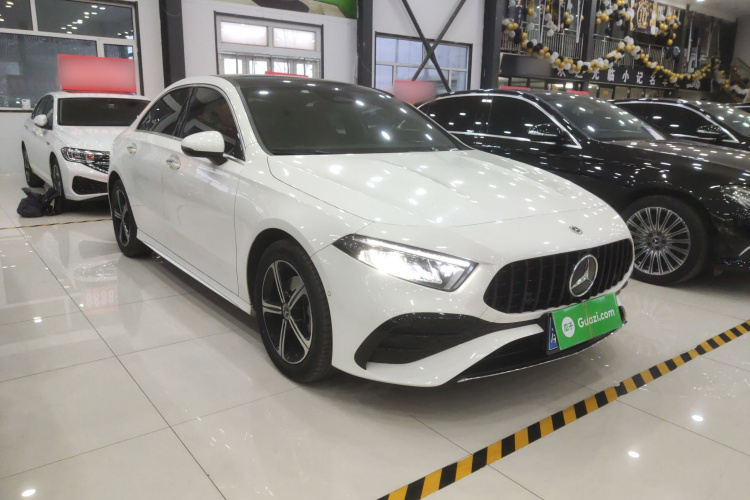 奔驰A级 2024款 改款 A 200 L 时尚型车身外观3