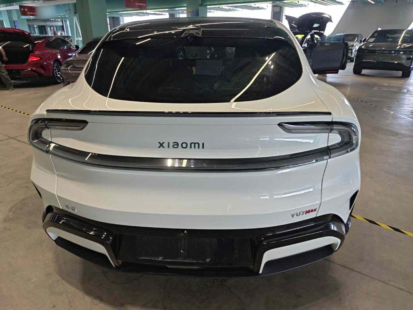 小米汽车 小米YU7 2025款 超长续航高性能四驱Max版(4)