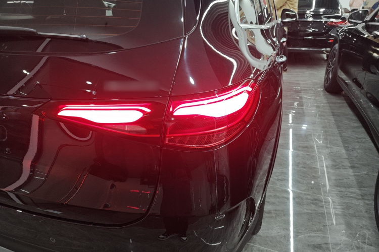 奔驰GLC 2023款 改款 GLC 260 L 4MATIC 豪华型 7座车身外观9