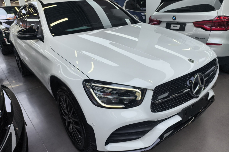 奔驰GLC轿跑 2023款 GLC 260 4MATIC 轿跑SUV车身外观3