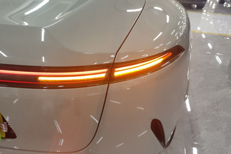 阿维塔11 2023款 鸿蒙 90度 后驱商务版车身外观6006