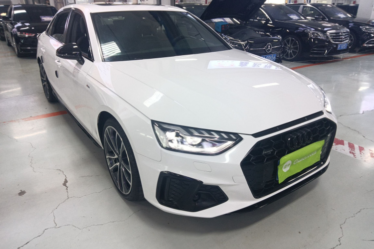 奥迪A4L 2023款 40 TFSI quattro 豪华动感型车身外观3