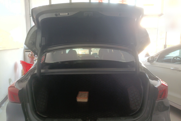 长安 逸动 2021款 PLUS 蓝鲸NE 1.4T GDI DCT旗舰型机舱底盘23