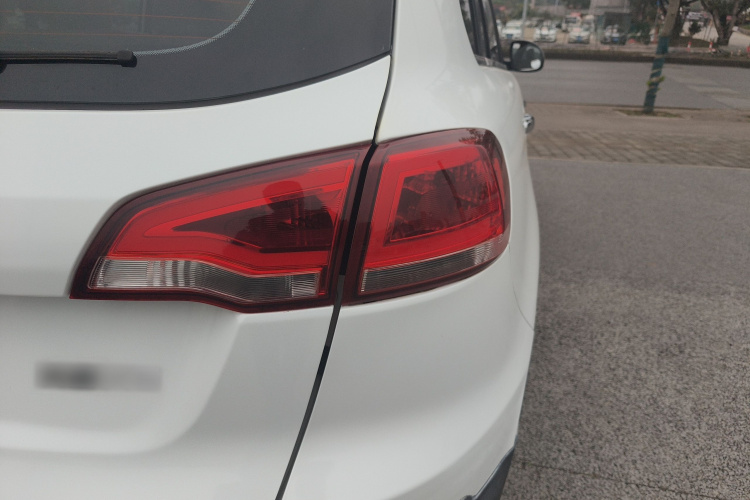 众泰 大迈X5 2017款 升级版 1.5T CVT地主型车身外观9