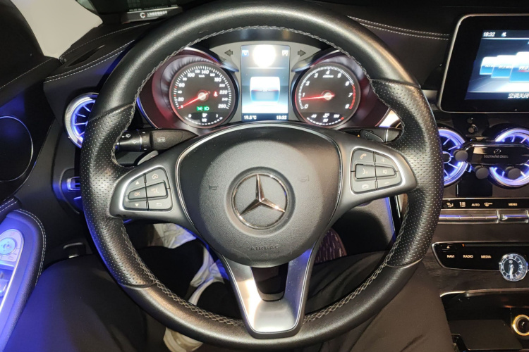 奔驰C级 2018款 C 200 L 运动版中控内饰13