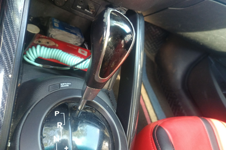 现代 Veloster飞思 2012款 1.6T 自动尊享版局部细节18