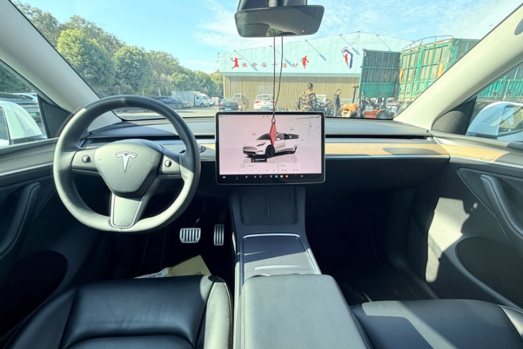 特斯拉 Model Y 2022款 Performance高性能全轮驱动版中控内饰7002