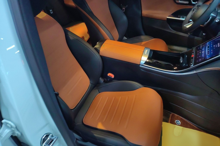 奔驰C级 2023款 C 260 L 运动版局部细节41