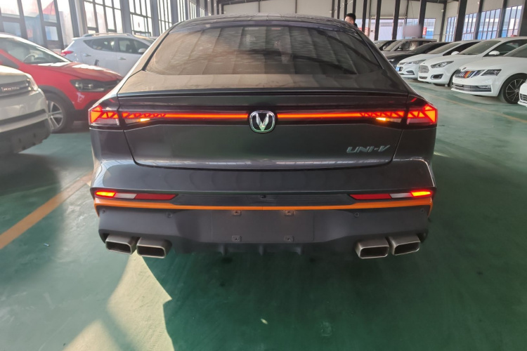 长安UNI-V 2024款 1.5T 尊贵运动型车身外观6