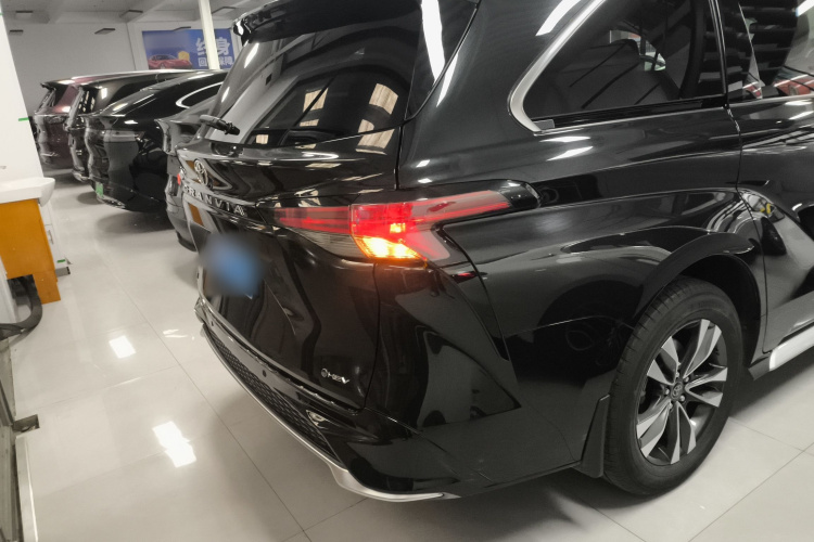 丰田 格瑞维亚 2024款 2.5L混动 豪华版车身外观6