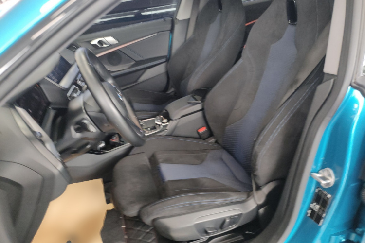 宝马2系(进口) 2021款 225i 四门轿跑车 M运动曜夜套装中控内饰19