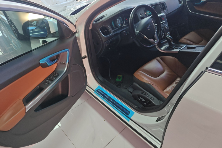 沃尔沃V60 2015款 T5 智雅版中控内饰20