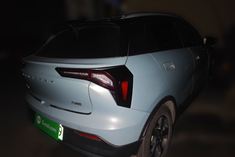 吉利几何E萤火虫 2022款 401KM 玲珑虎 4座车身外观7