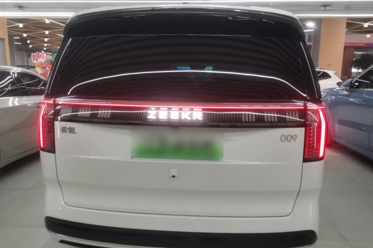 极氪009 2022款 改款 WE版车身外观6