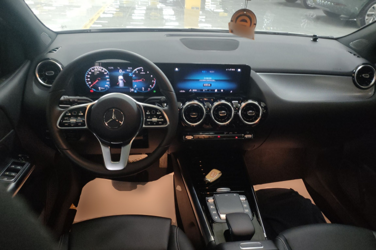 奔驰B级 2022款 改款 B 200 动感型中控内饰12