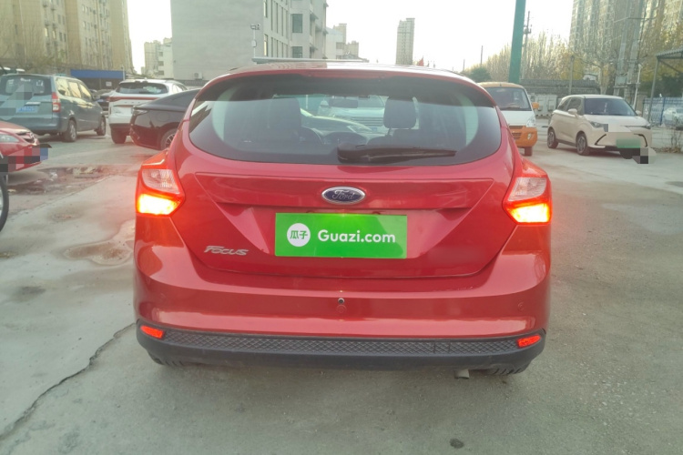 福特 福克斯 2012款 两厢 1.6L 自动风尚型车身外观6