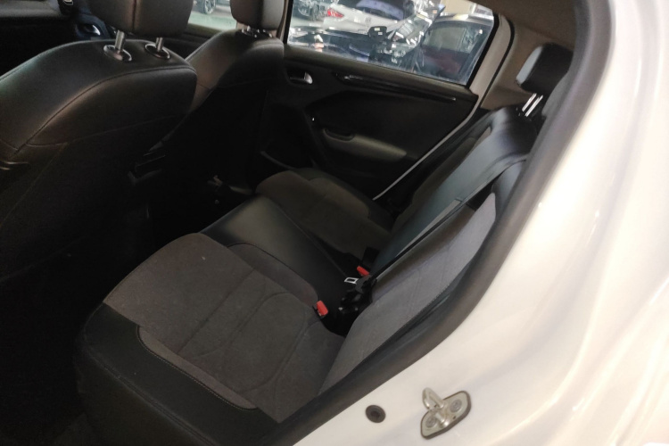 雪铁龙C3-XR 2019款 230THP DCT越领版中控内饰21